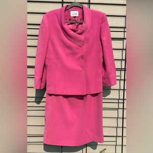 Le Suit pink suit size 16
